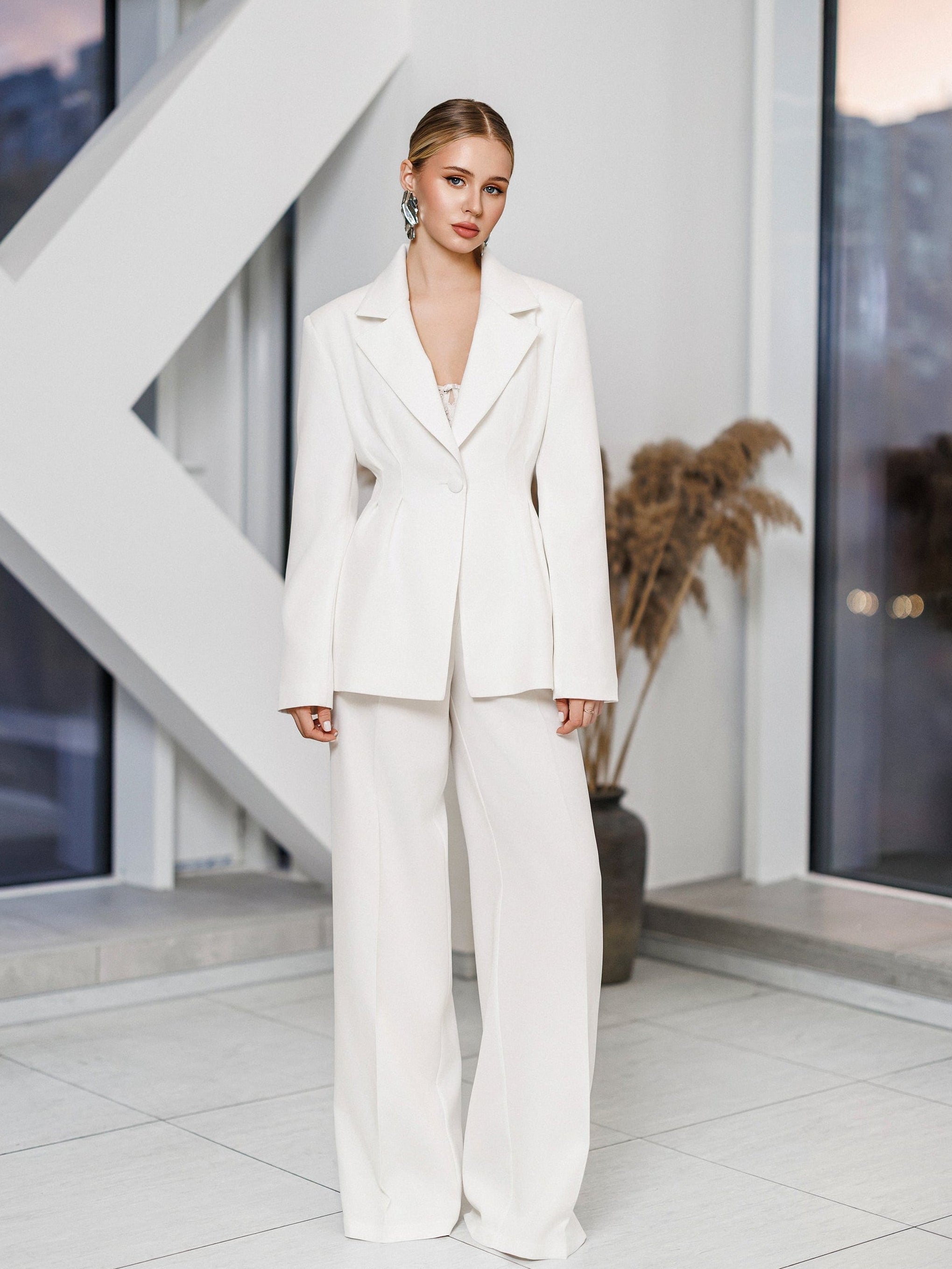 Fiamma White Single-Breasted Pleated-Waist Suit Two-Piece