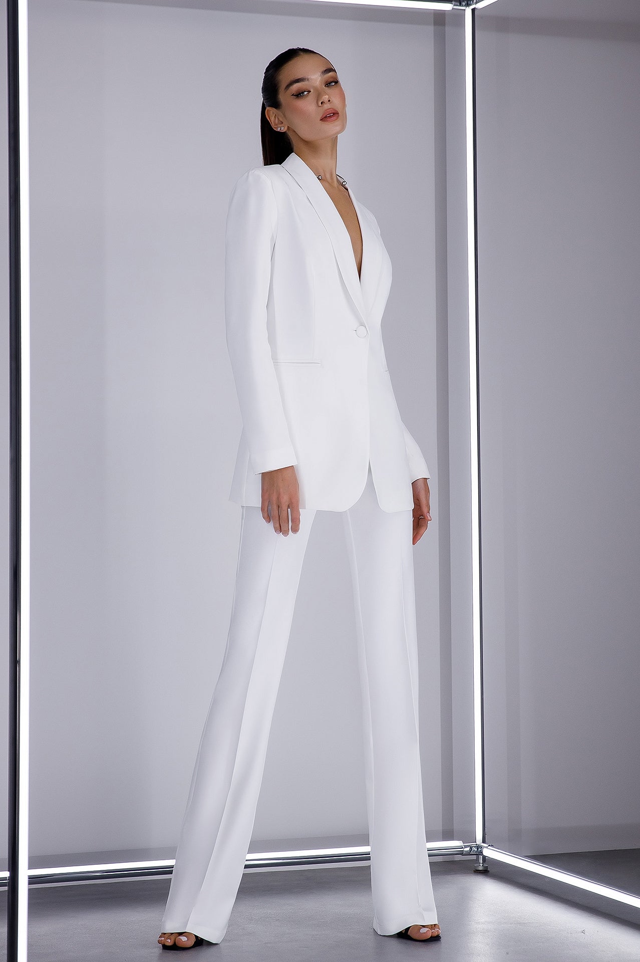 Adriana White Shawl-Lapel Two-Piece Suit