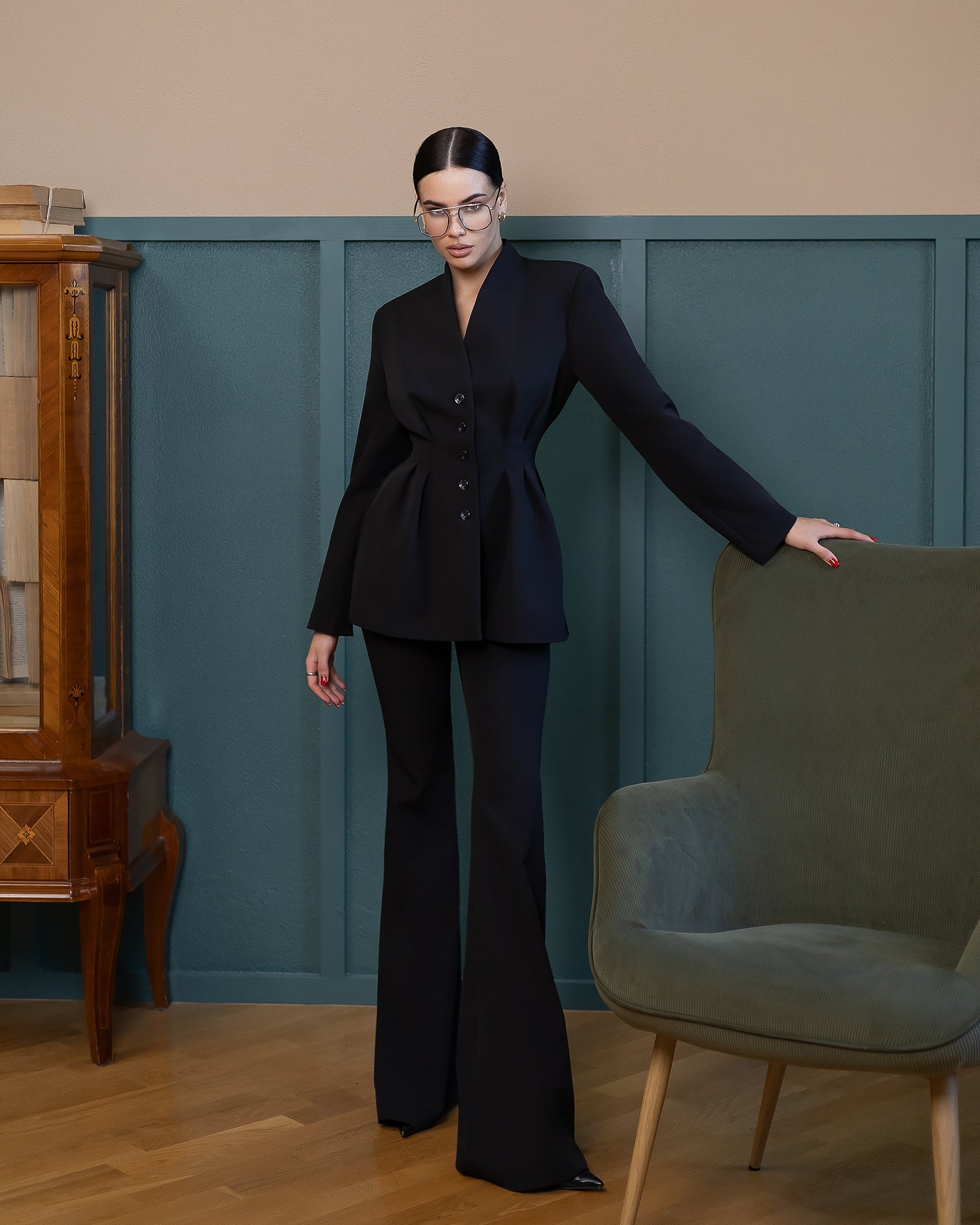 Camilla Black Single-Breasted Sculpted-Waist Two-Piece Suit